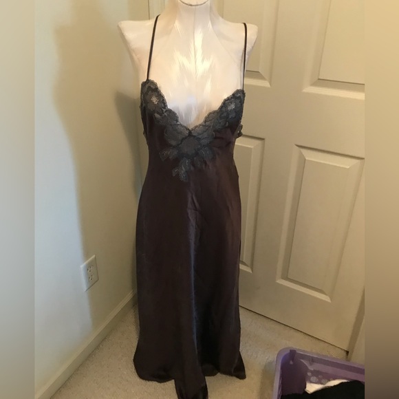 Donna Karan Other - Donna Karan nightgown size M 100% silk hospital fashion show item $325